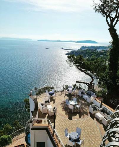 Hostal L'incanto Suites Ischia