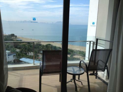 Sanya Seacube Holiday Hotel
