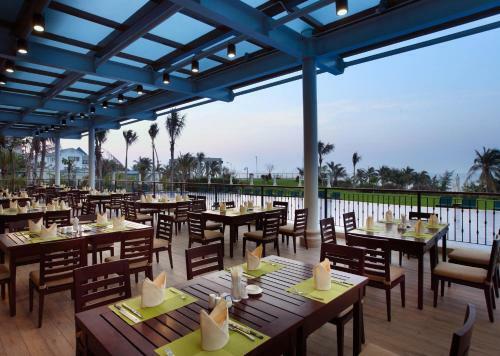 Sanya Seacube Holiday Hotel