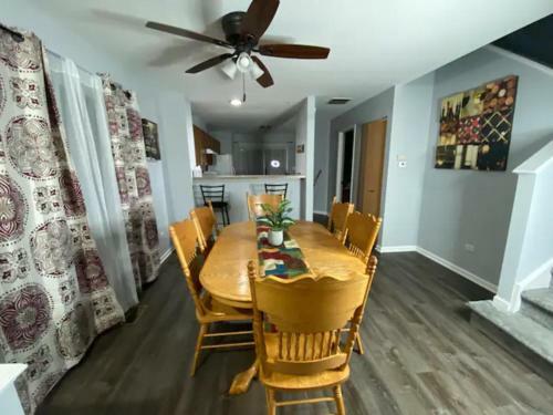 Roxybury Wine, Spacious Townhome, Firepit, Fenced Yard, Free Parking
