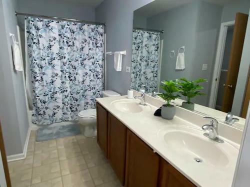 Roxybury Wine, Spacious Townhome, Firepit, Fenced Yard, Free Parking