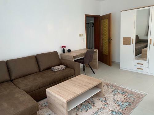 Hannover Apartment Braun