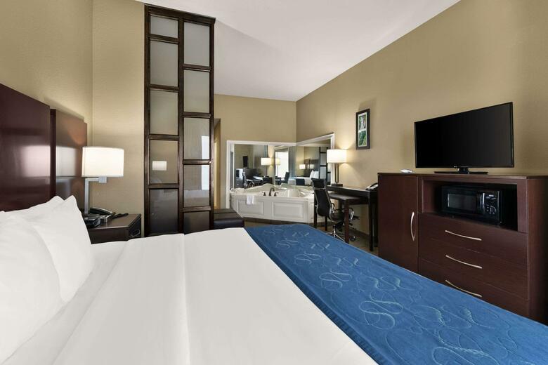 Hotel Comfort Suites Commerce