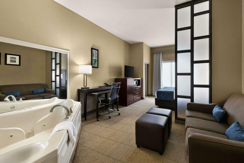 Hotel Comfort Suites Commerce