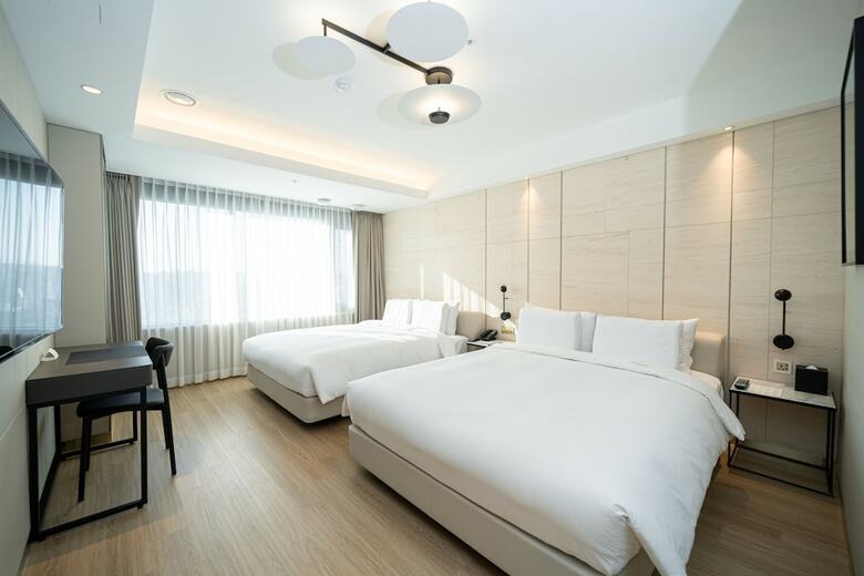 New Hilltop Hotel