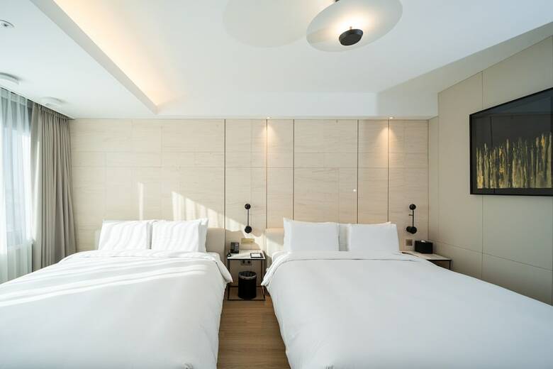 New Hilltop Hotel