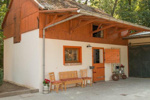 Moderne Jurte Herbsleben
