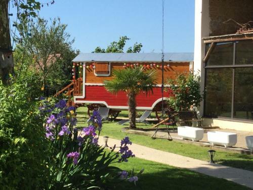 Bed & Breakfast Chambres Et Roulotte de La Gentilhommi�re
