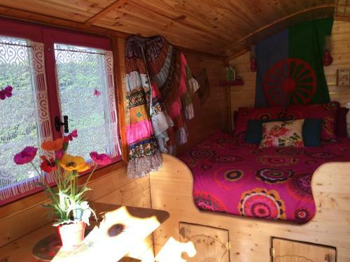 Bed & Breakfast Chambres Et Roulotte de La Gentilhommi�re