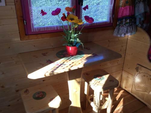 Bed & Breakfast Chambres Et Roulotte de La Gentilhommi�re