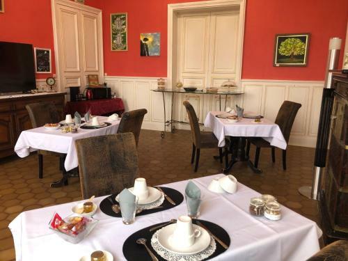 Hostal Chambre Zen Ch�teau De La Bouchatte