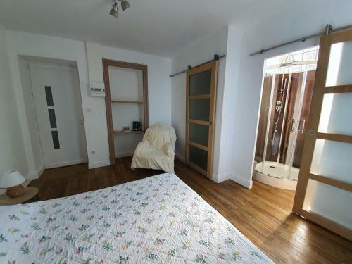 Hostal Chambre Zen Ch�teau De La Bouchatte