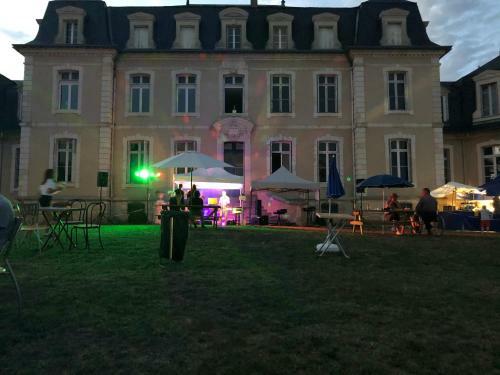 Hostal Chambre Zen Ch�teau De La Bouchatte