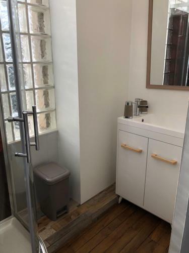 Hostal Chambre Zen Ch�teau De La Bouchatte