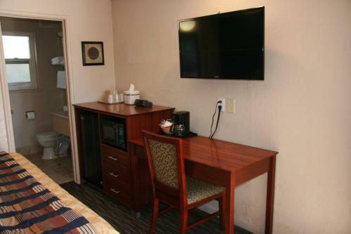 Hotel Civic Center Lodge / Lake Merritt Bart