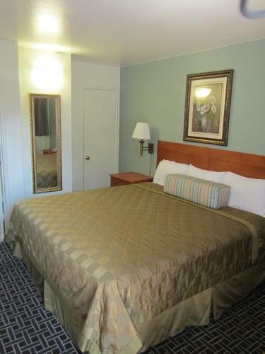 Hotel Civic Center Lodge / Lake Merritt Bart