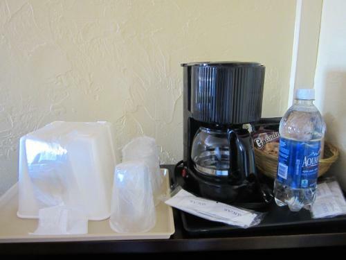 Hotel Civic Center Lodge / Lake Merritt Bart