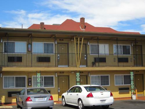 Hotel Civic Center Lodge / Lake Merritt Bart