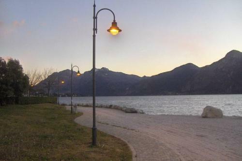 La Casa A Chiocciola Between Lake And Mountains