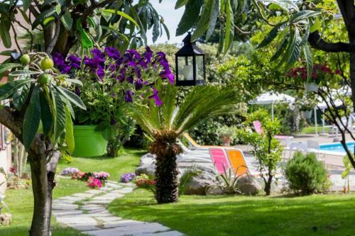 Loano Apartment Pool & Garden