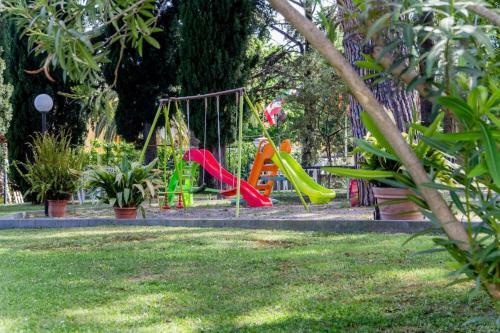 Loano Apartment Pool & Garden