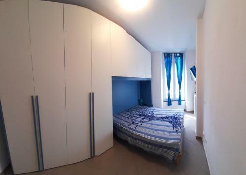 Romantic Apartment Near The Sea With Private Garage