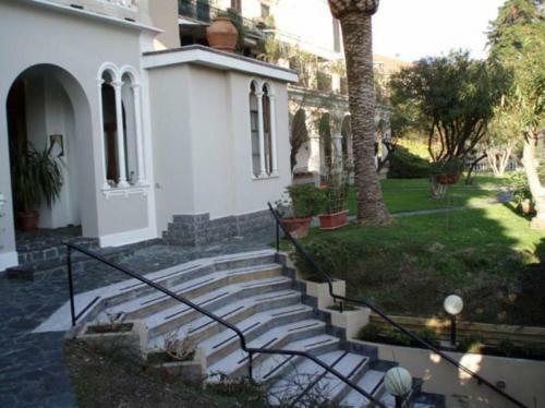Elegant And Sea View Excelsior Apartment