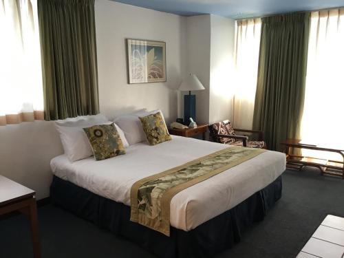 Holiday Surf Hotel
