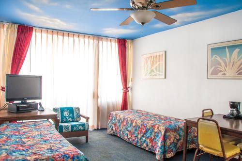 Holiday Surf Hotel