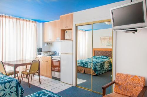 Holiday Surf Hotel