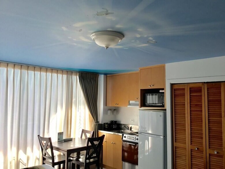 Holiday Surf Hotel
