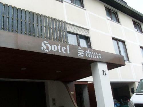 Hostal Hotel Sch�tz