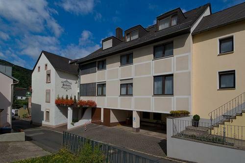 Hostal Hotel Sch�tz