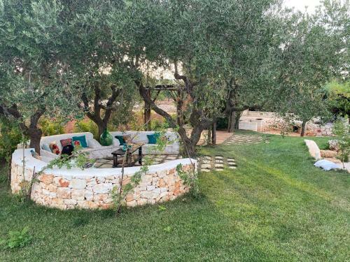 Trullo Trelisa..with Private Garden, Near Alberobello