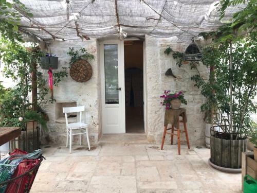 Trullo Trelisa..with Private Garden, Near Alberobello