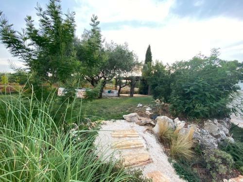 Trullo Trelisa..with Private Garden, Near Alberobello