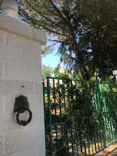 Trullo Trelisa..with Private Garden, Near Alberobello