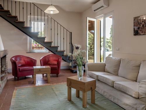 Lovely Villa In Lucignano With A Private Pool