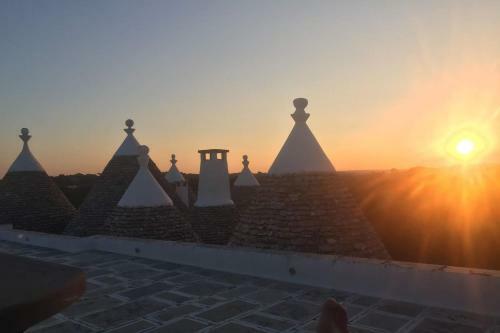 Trullo Azzurro...in Un Mare Di Verde