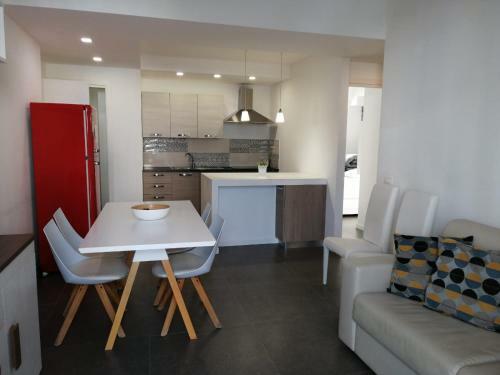 Casa Mirea Di Teti Con Piscina A Macari