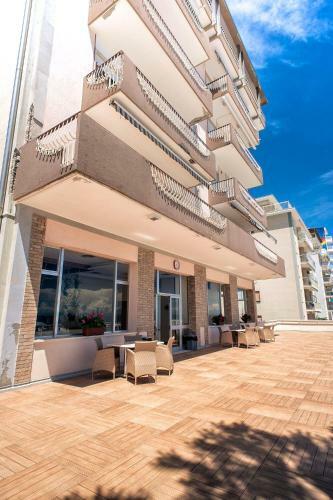 Sea View Apartment With Swimming Pool