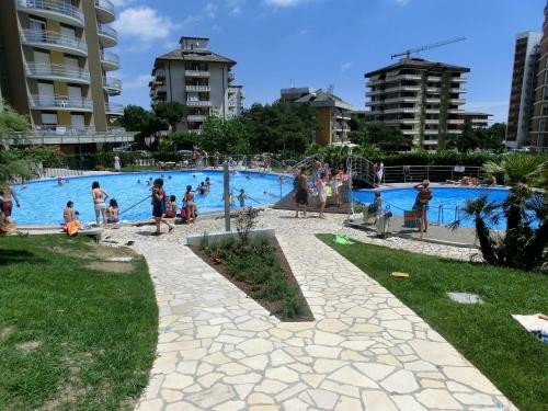 Apartamento Wonderful Studio With Swimming Pool, Terrace And Sea View