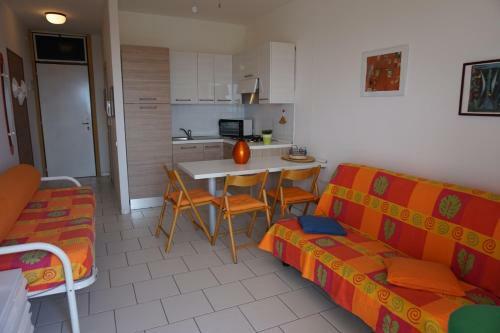 Apartamento Wonderful Studio With Swimming Pool, Terrace And Sea View