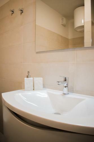 C� Rita Apartments