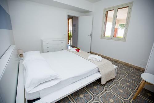 Izzhome Dolce Vita