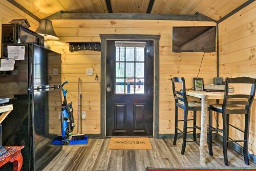 Charming Tiny Cabin With Fire Pit And Mtn Views!