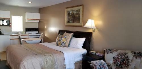 Athabasca Lodge Motel