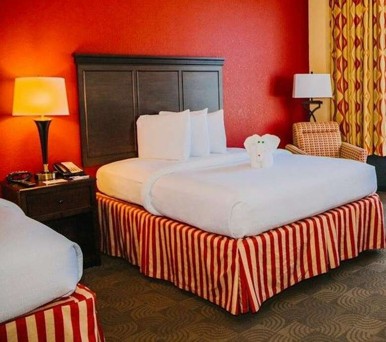 Pier House 60 Marina Hotel