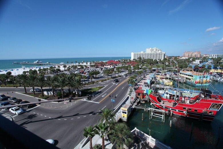 Pier House 60 Marina Hotel