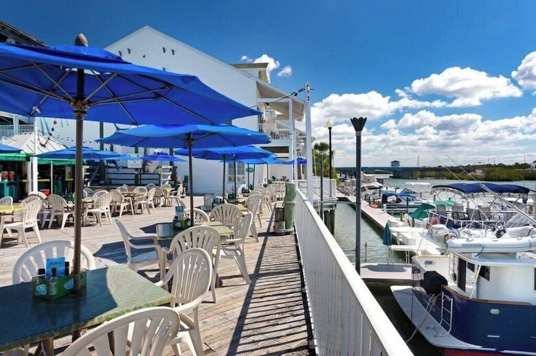 Pier House 60 Marina Hotel